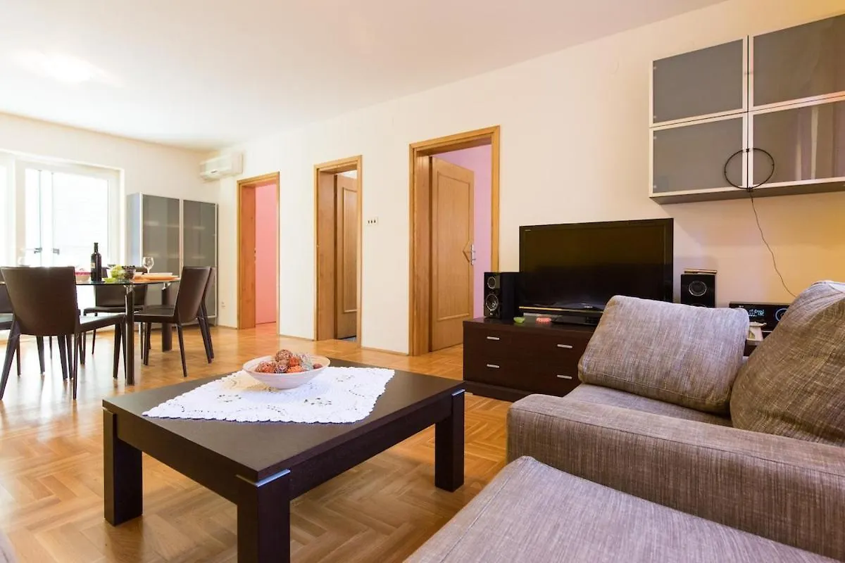 Apartment Lily-Close To The Beach Vantacici