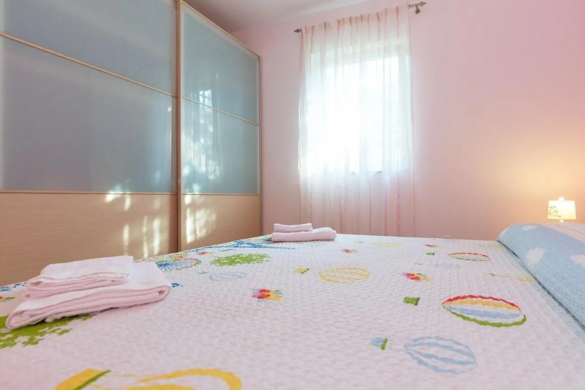 Apartment Lily-Close To The Beach Vantacici