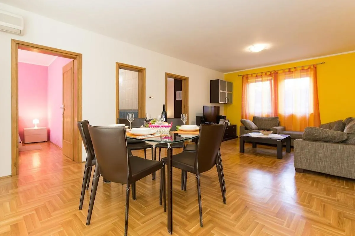 Apartment Lily-Close To The Beach Vantacici 0*,