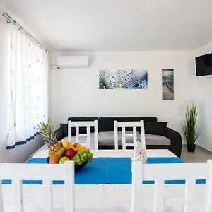 Dora Apartman